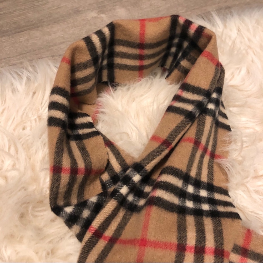 Authentic 100% cashmere Burberry scarf. - Picture 3 of 5